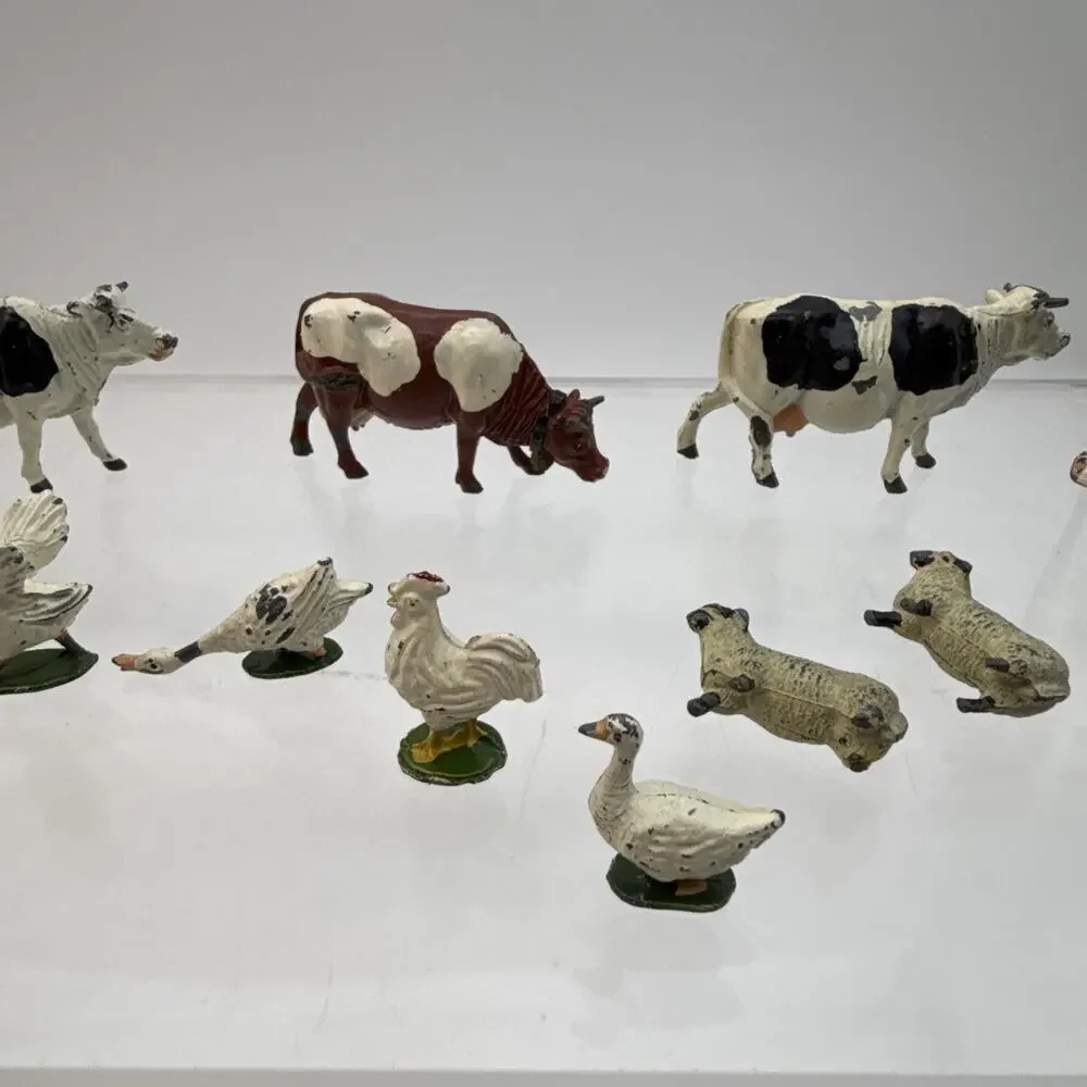Vtg TIMPO TOYS Painted Lead Toy Britains Era Farm Animals Cows, Sheep, Fowel⬇️
